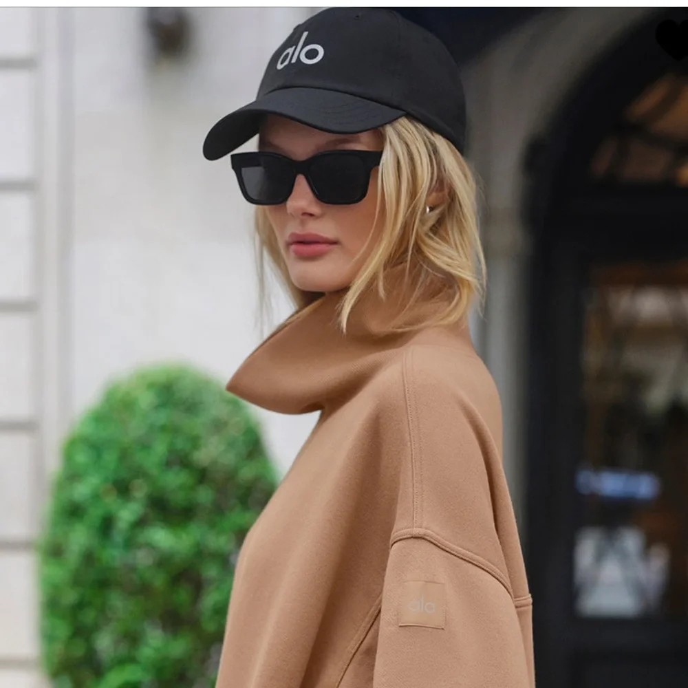 NWT ALO YOGA Hazy Mock Neck Pullover Toasted Almond - Picture 3 of 9